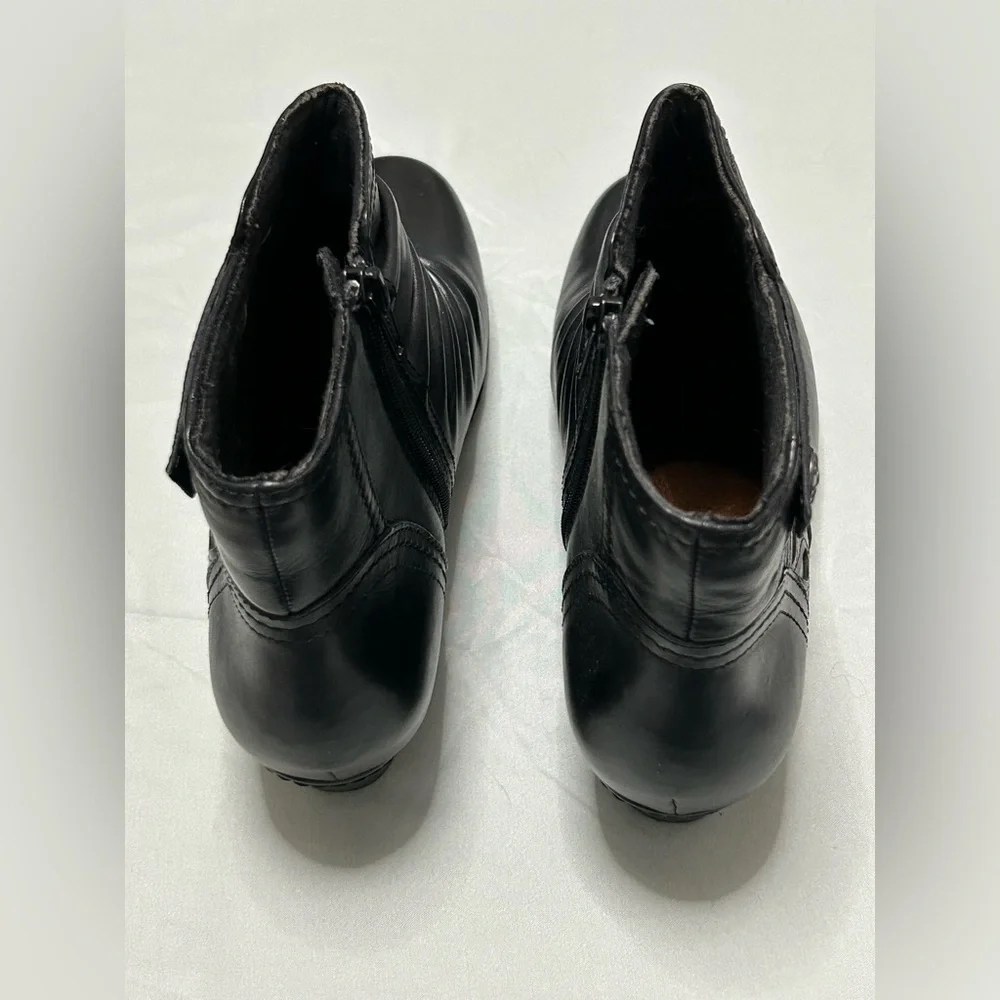 Rockport / Cobb Hill Black Abilene Ankle Booties with Floral Detail - 9.5M - Picture 5 of 8